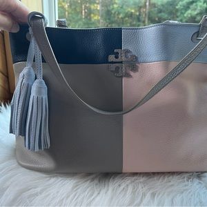 One day price drop. Tory Burch leather purse. No flaws. mint condition